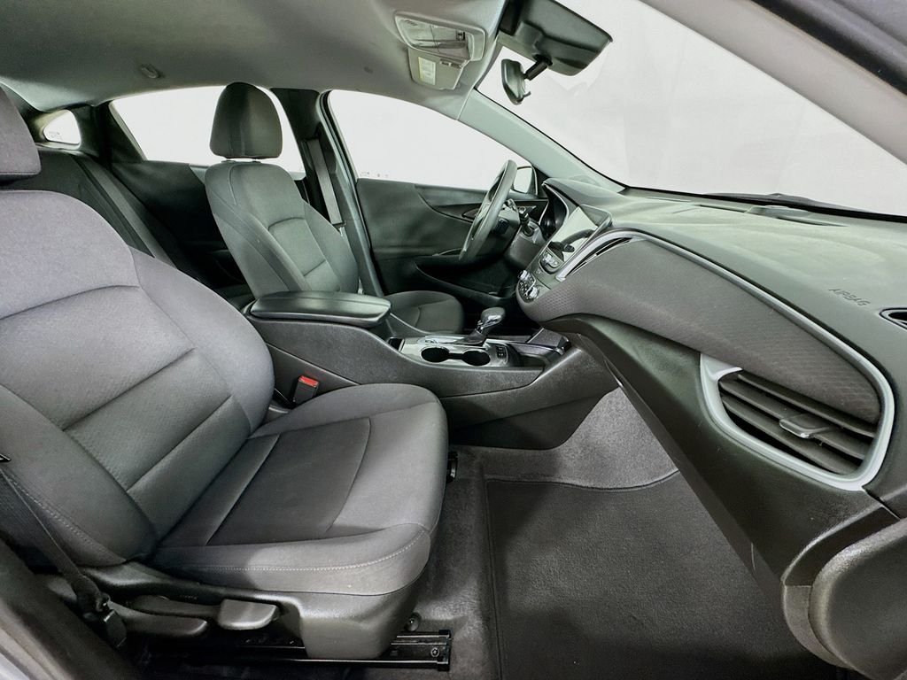 Used 2024 Sterling Gray Metallic Chevrolet LT image 34