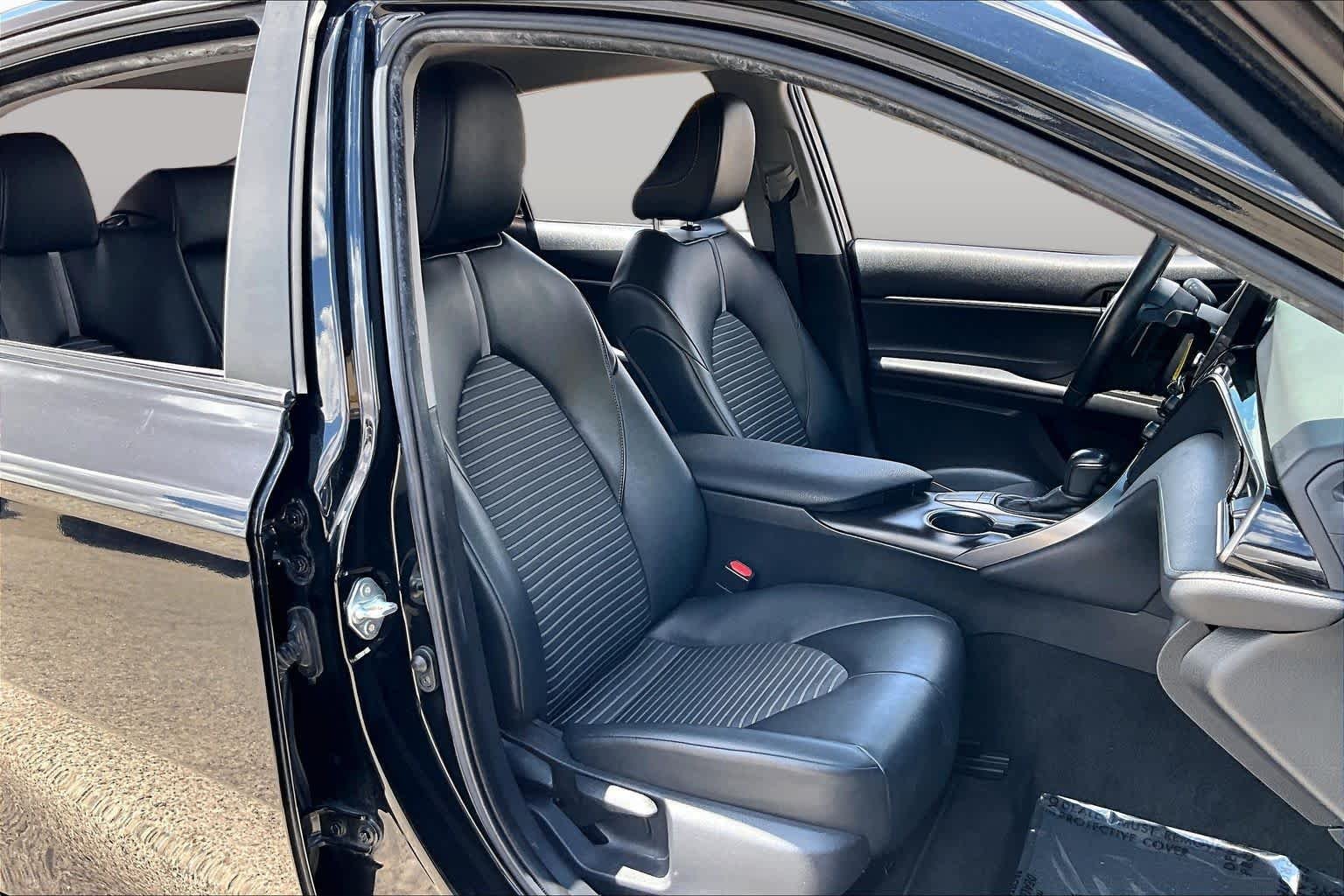 Used 2022 Midnight Black Metallic Toyota SE image 8