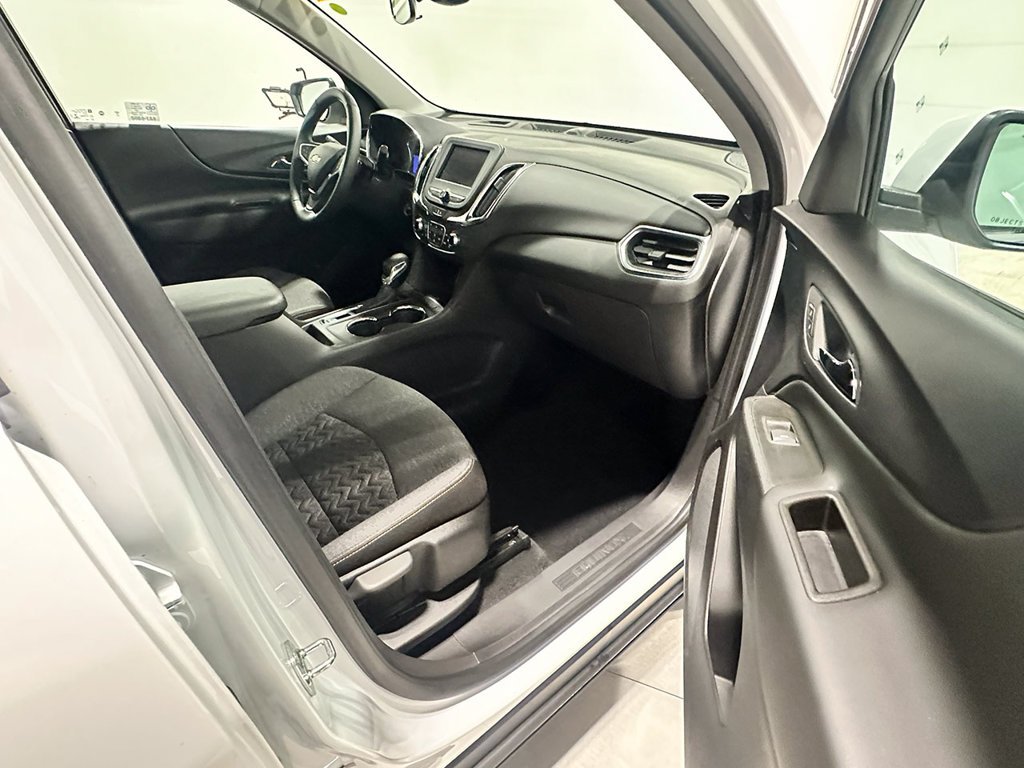Used 2023 White Chevrolet LT image 25