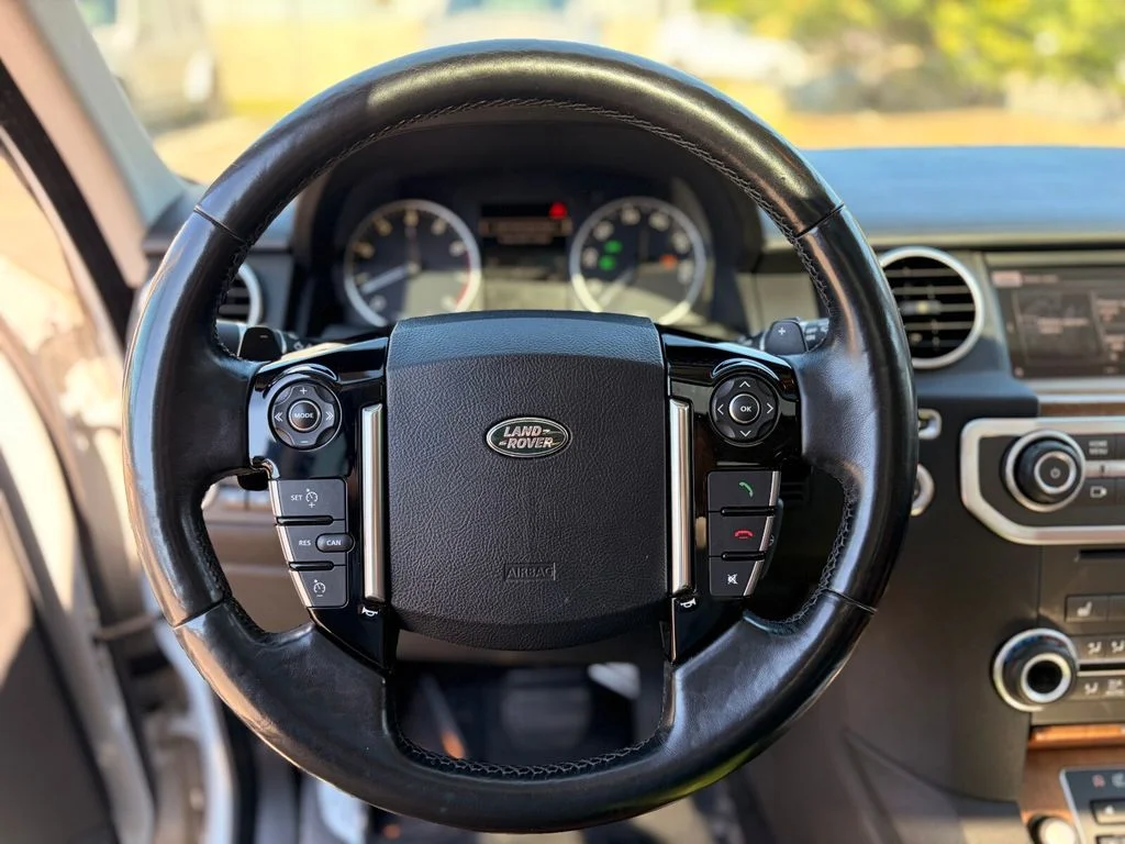 Used 2016 White Land Rover  image 29