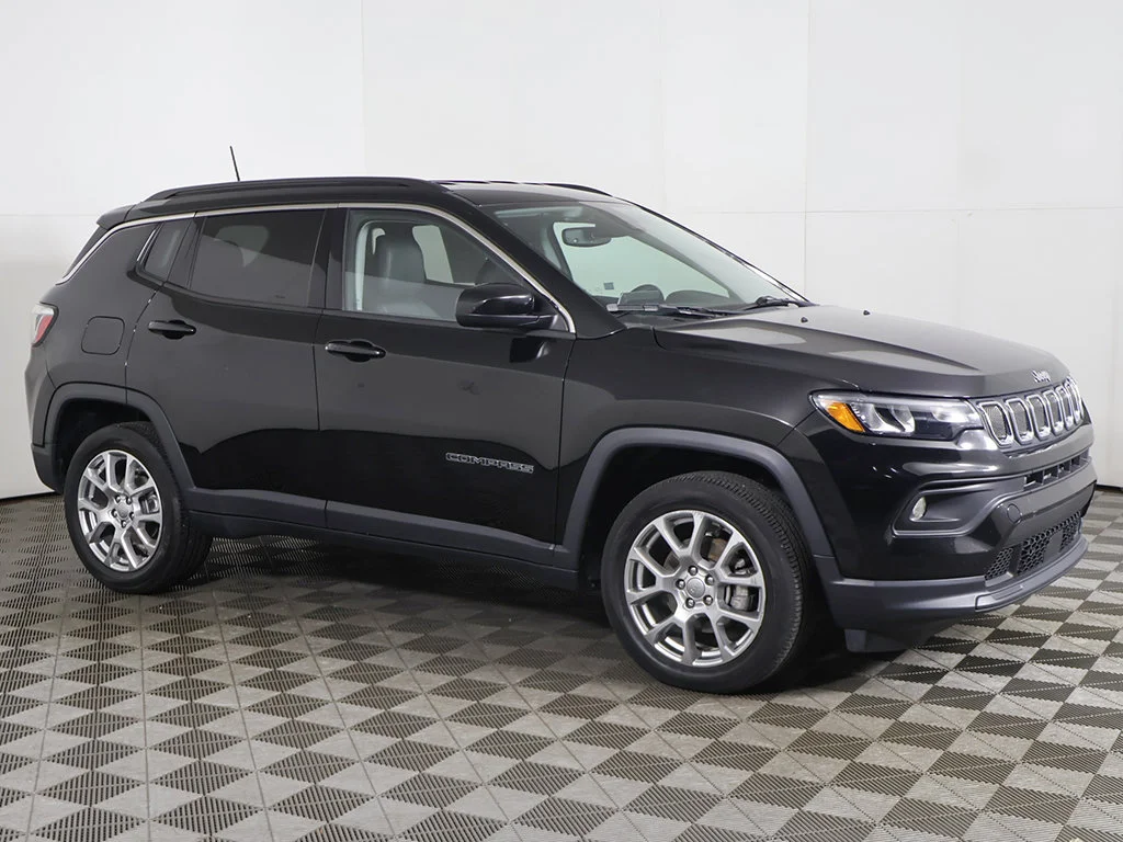 Used 2022 Black Jeep Latitude Lux image 13
