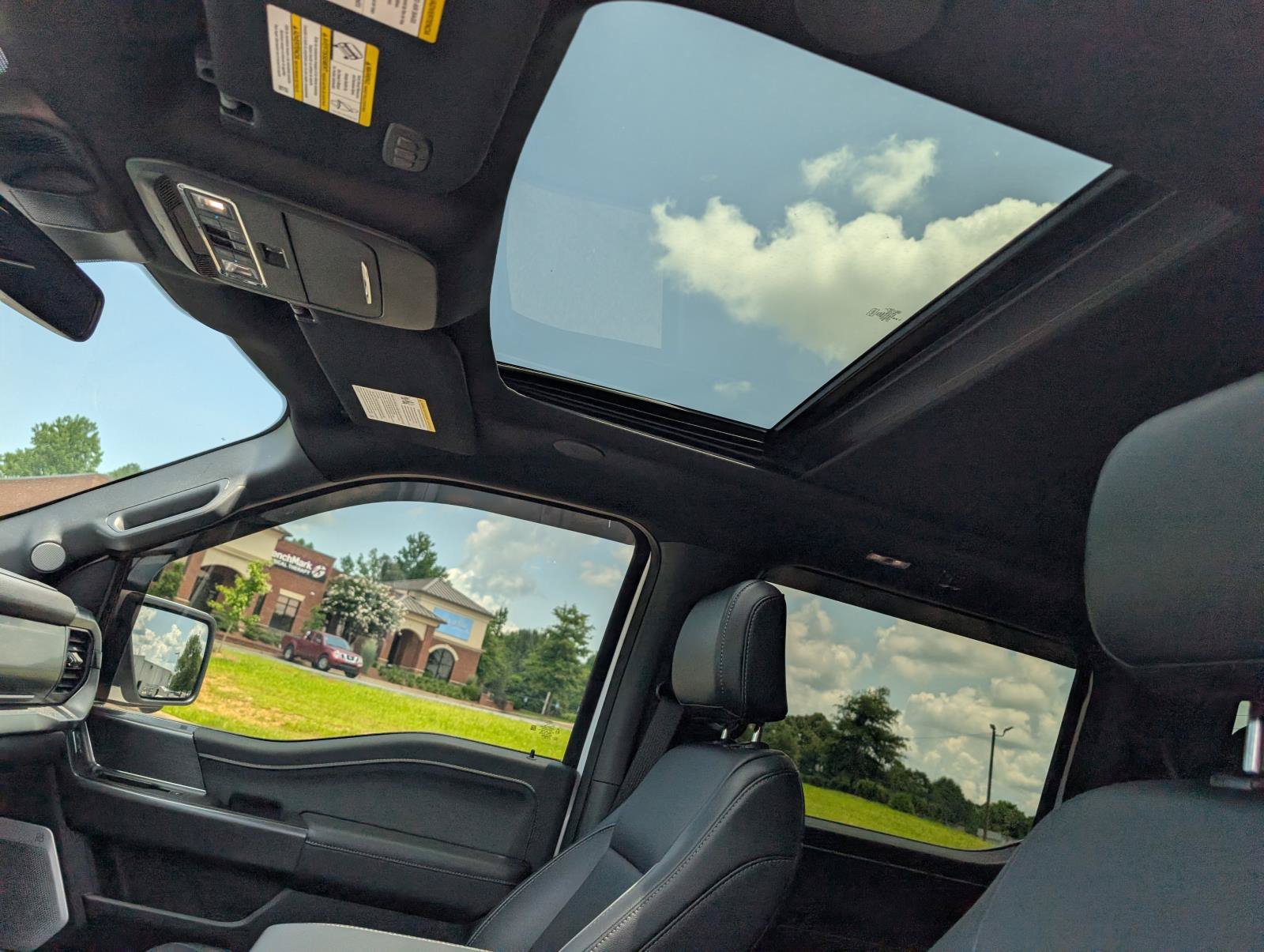 2025 Ford F-150 Lariat - Photo 17
