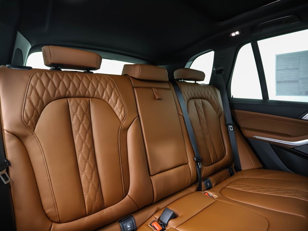 New 2026 Black Sapphire Metallic BMW xDrive50e image 28