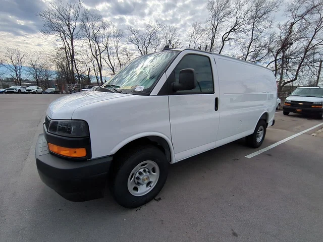 2025 Chevrolet Express Cargo WT