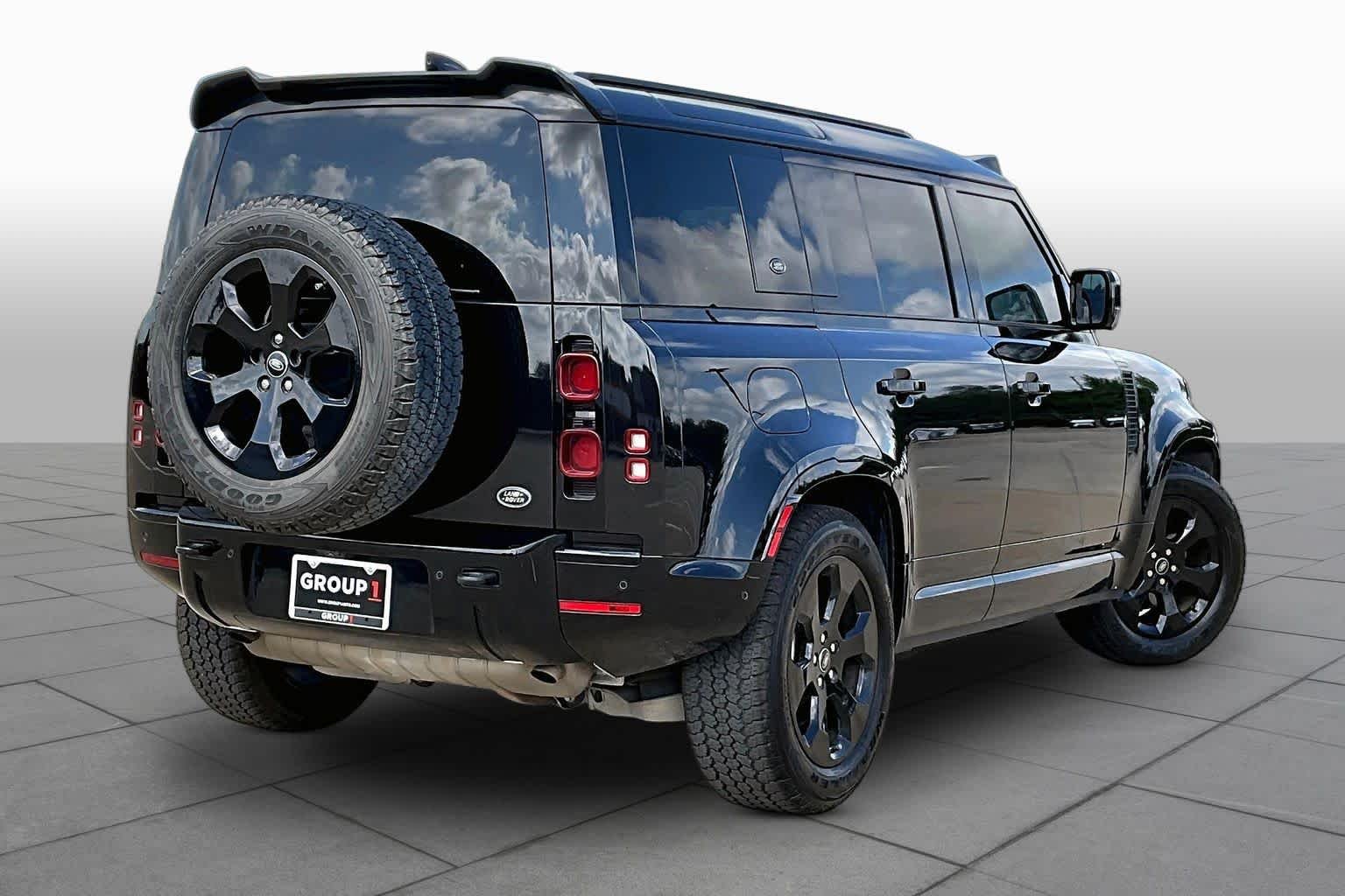 Used 2022 Santorini Black Metallic Land Rover X-Dynamic SE image 13