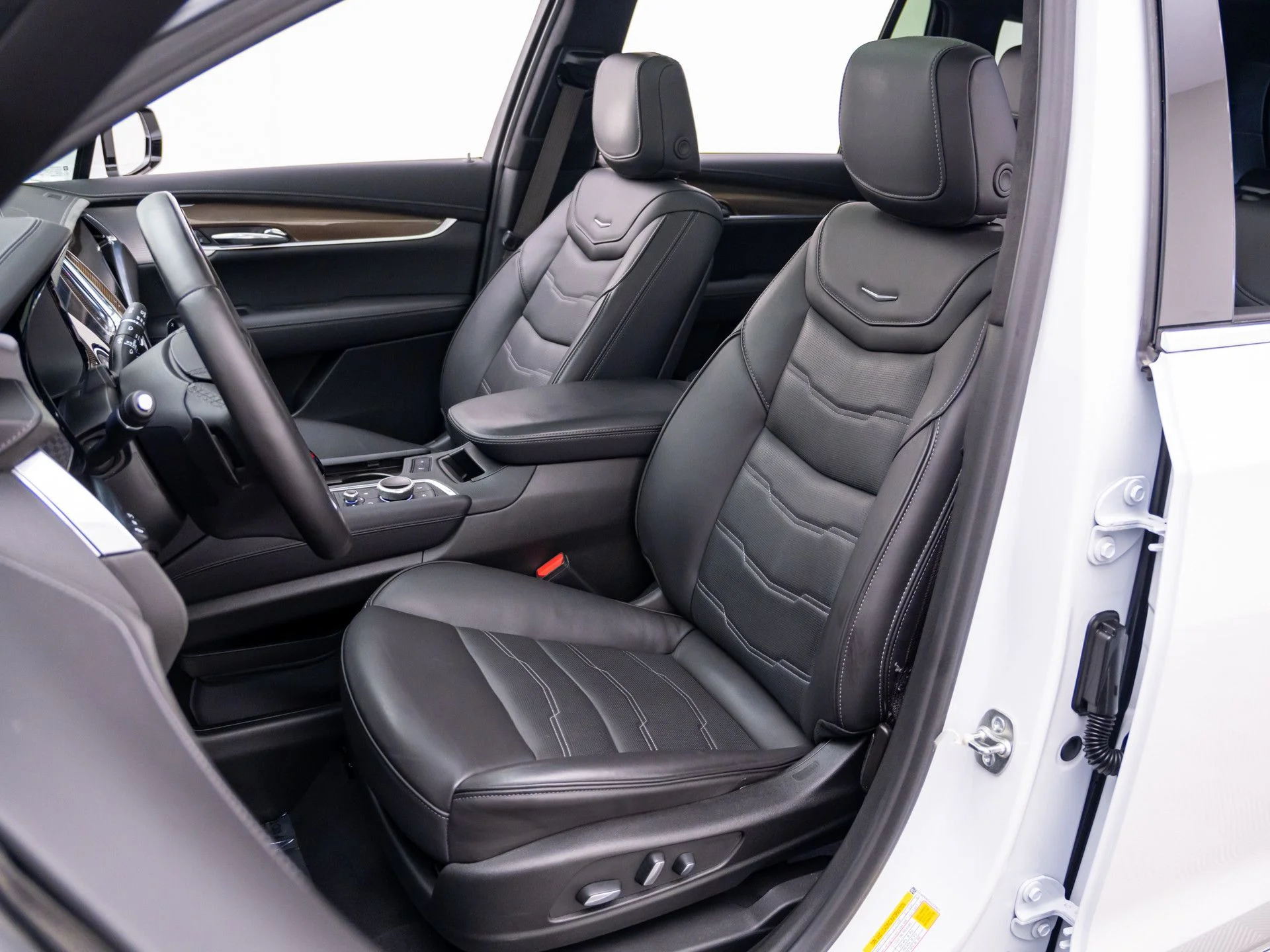 Used 2025 White Cadillac Premium Luxury image 18