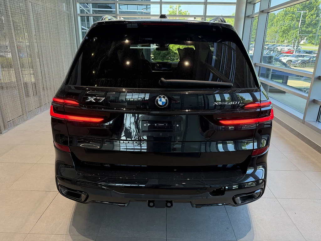 New 2027 Black Sapphire Metallic BMW xDrive40i image 5