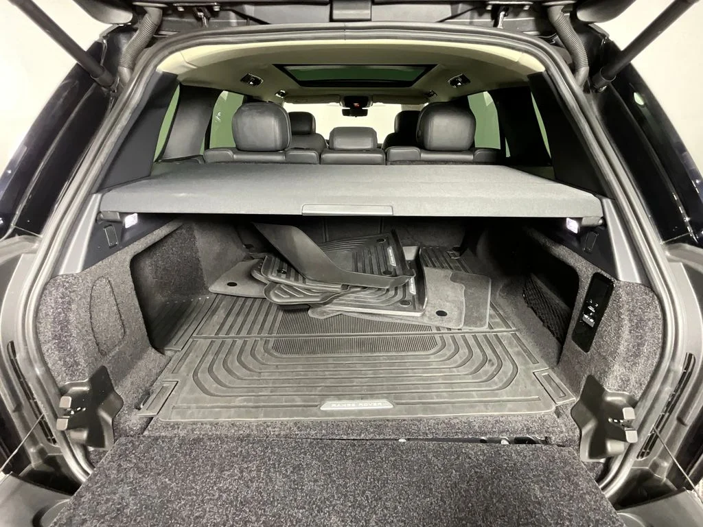Used 2023 Black Land Rover SE image 27