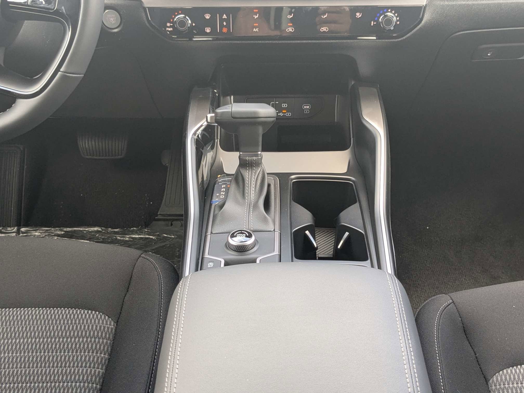New 2026 Glacial White Kia LX image 22