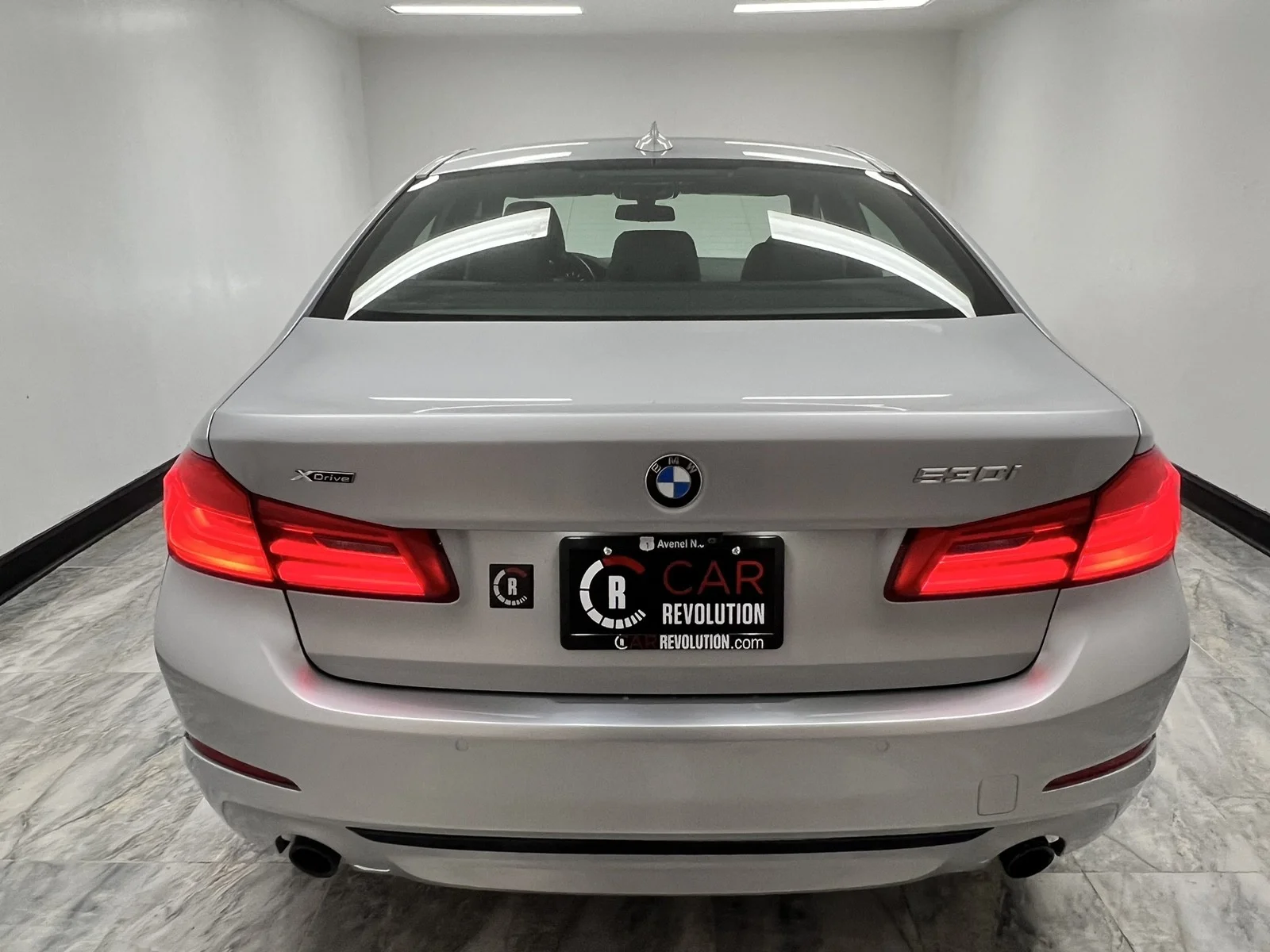Used 2019 Glacier Silver Metallic BMW 530i xDrive image 6