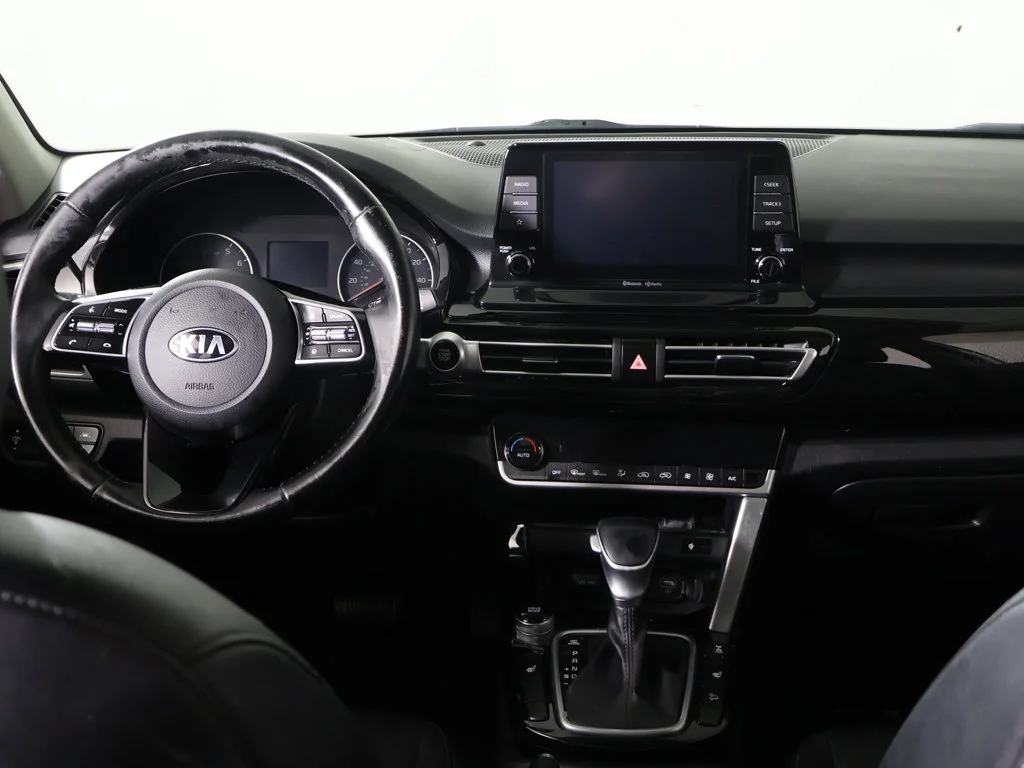 Used 2021 White Kia EX image 32