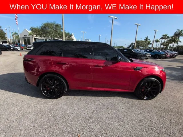 Used 2025  Land Rover Dynamic SE image 6