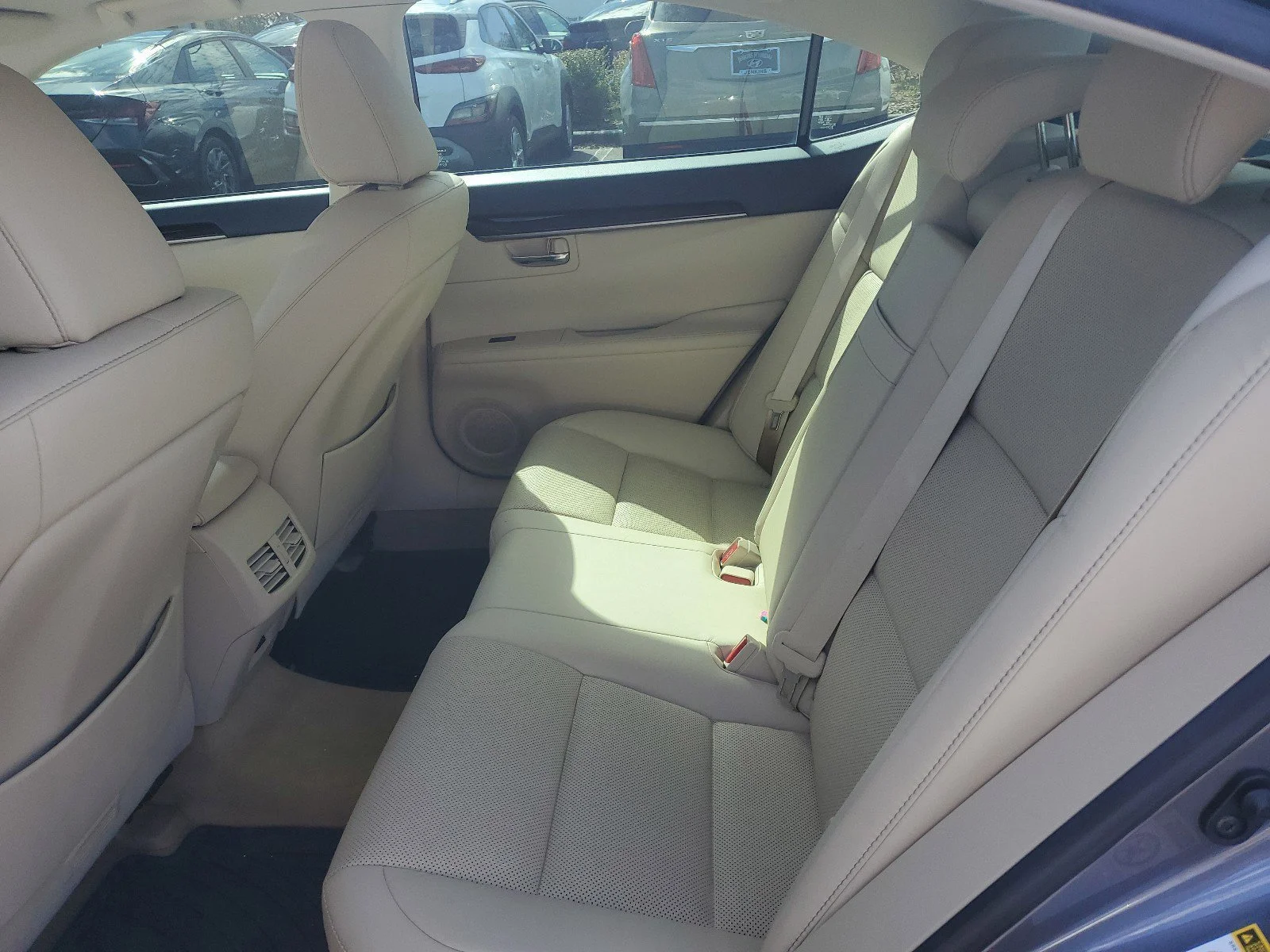 Used 2014  Lexus  image 28