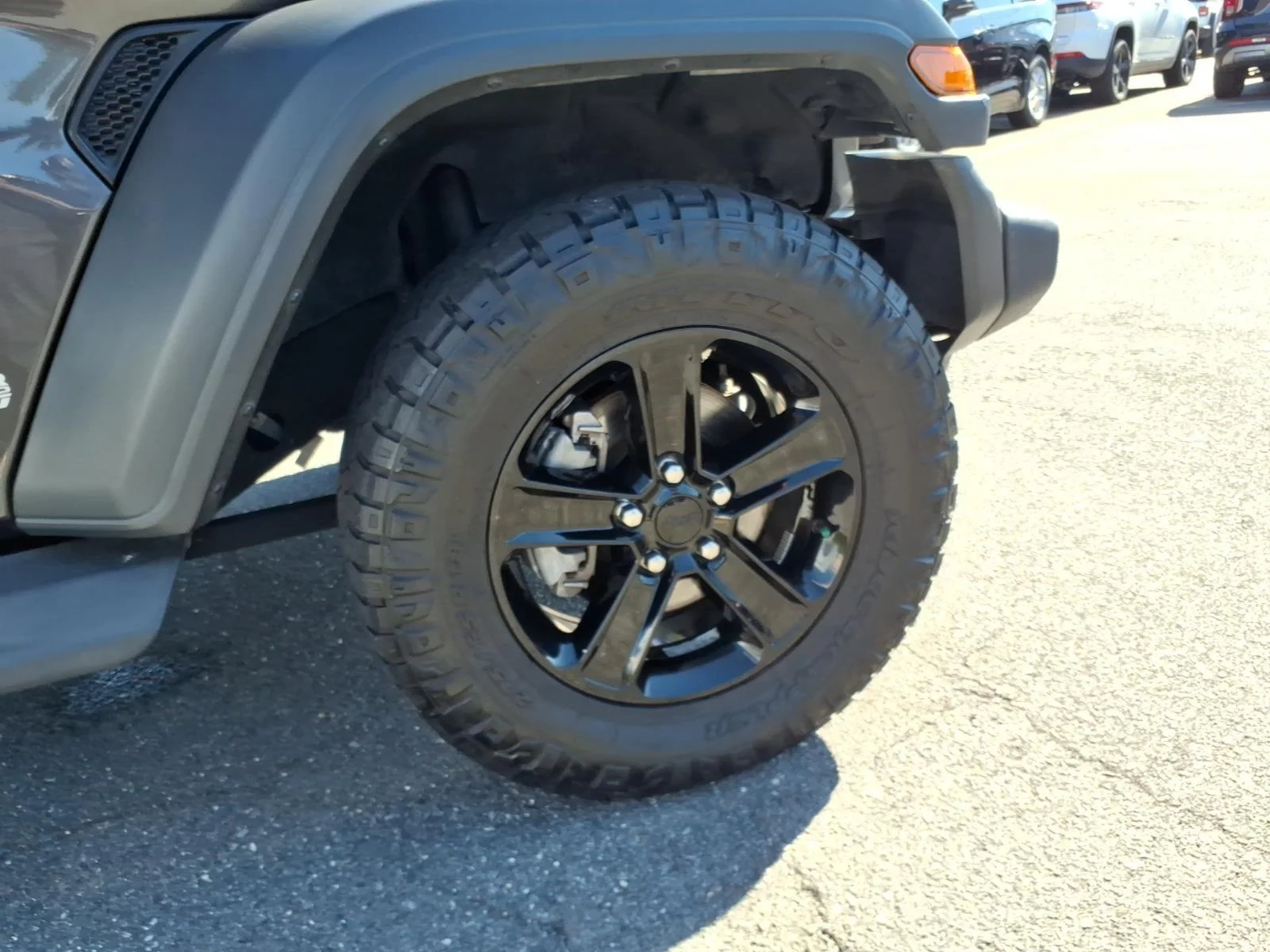 Used 2020 Granite Crystal Metallic Clearcoat Jeep Sport S image 13