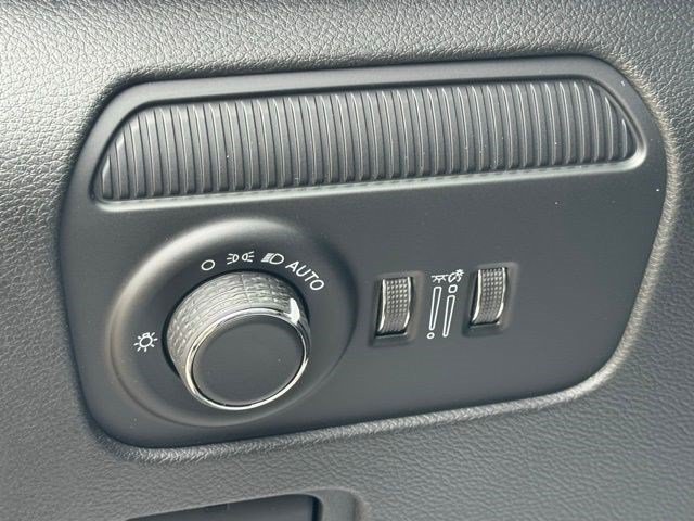 New 2026 High Gloss Black Exterior Paint Jeep Limited Reserve image 14
