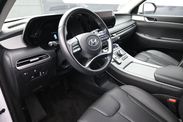 Used 2025 White Hyundai SEL image 18