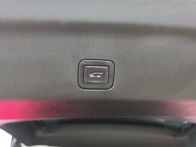 Certified Used 2024 Crystal White Tricoat Cadillac V-Series image 33