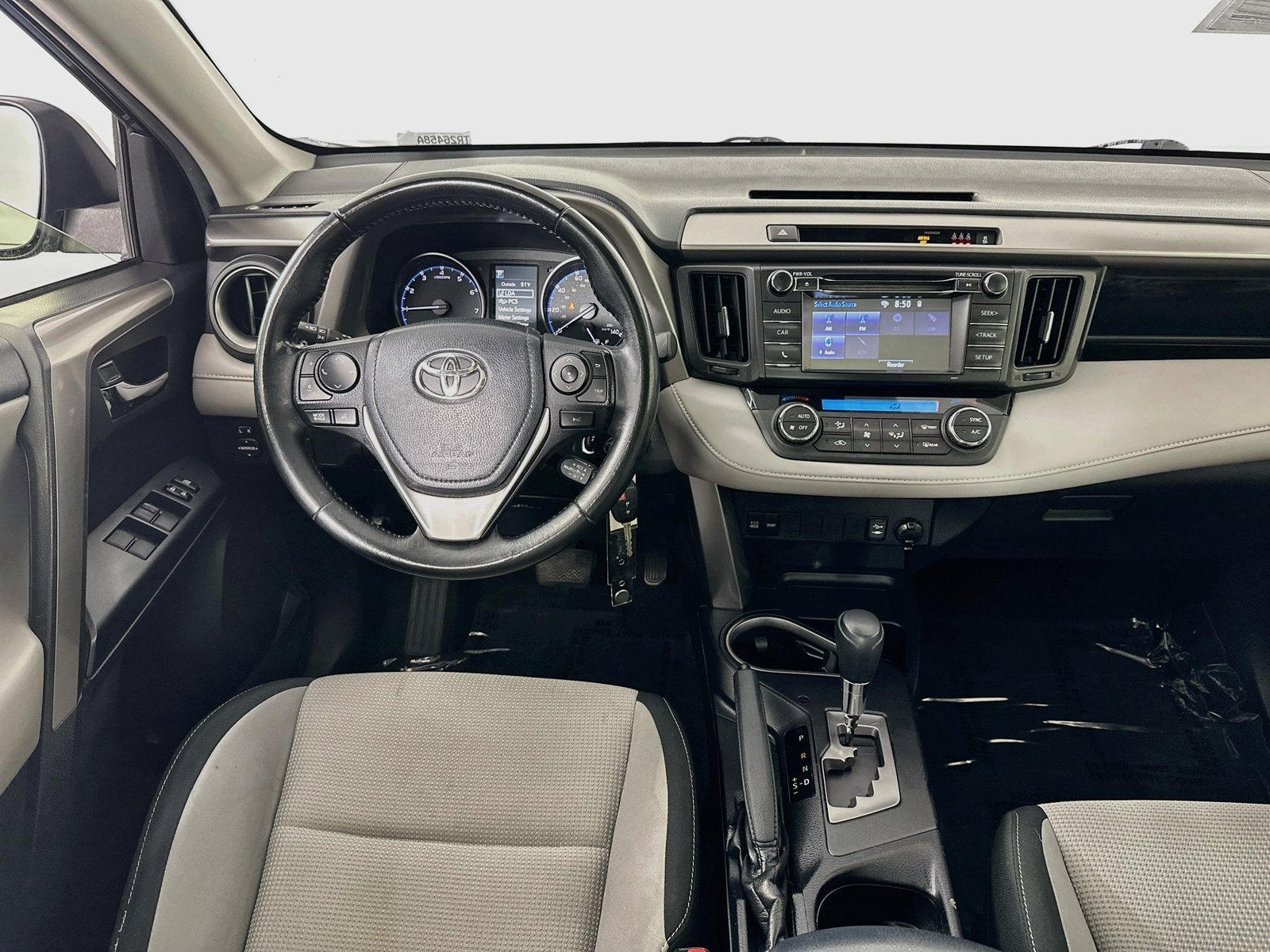 Used 2018 Galactic Aqua Mica Toyota XLE image 21