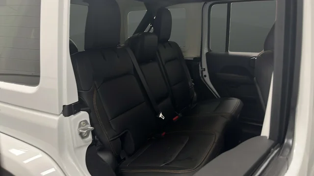 New 2026 Bright White Clear-Coat Exterior Paint Jeep Sahara image 34