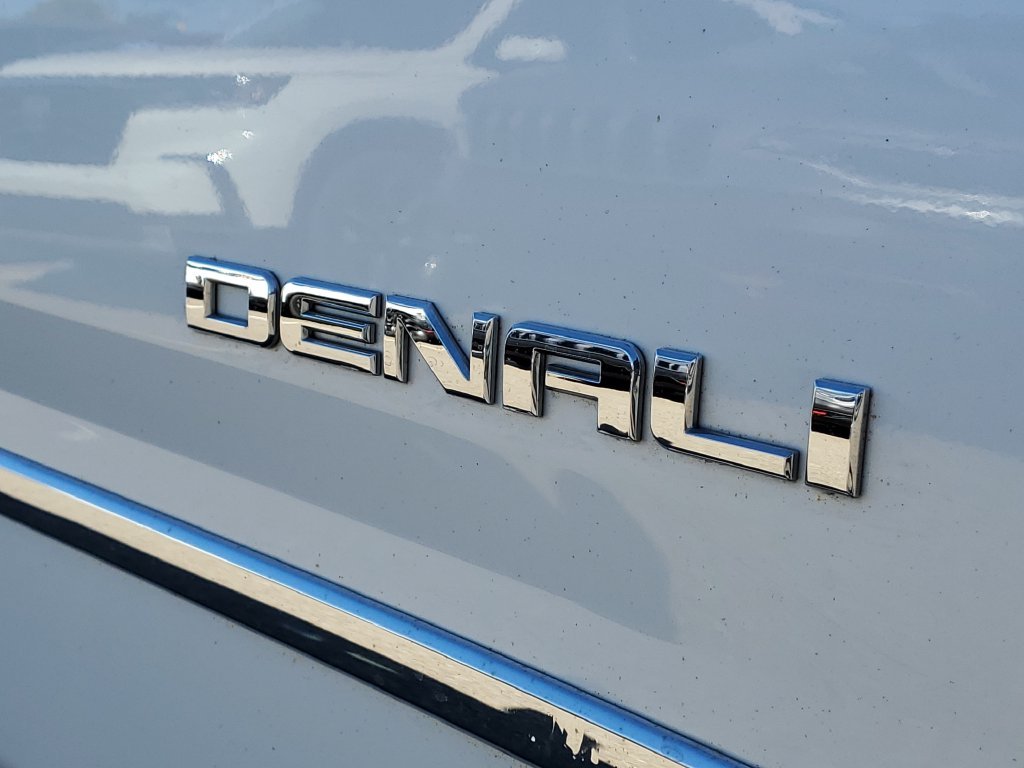Used 2020 White GMC Denali image 6