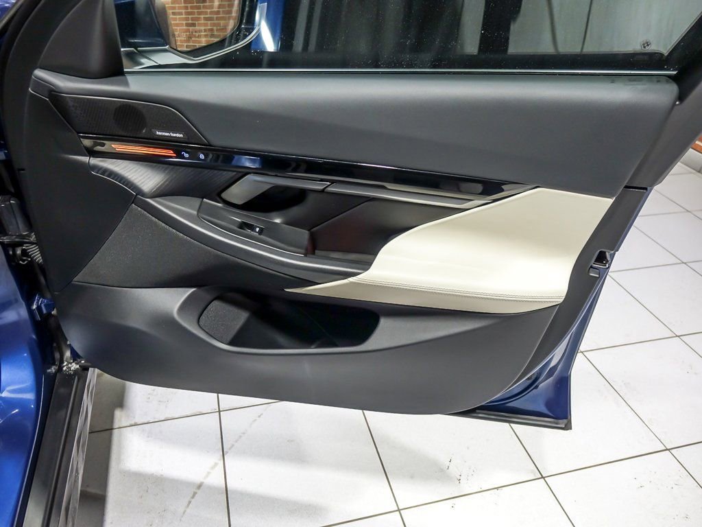 2024 BMW 530I - Image 32