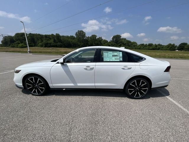Used 2024 Platinum White Honda Touring image 17