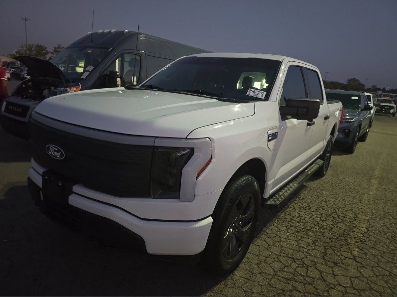 Used 2024 White Ford XLT image 3