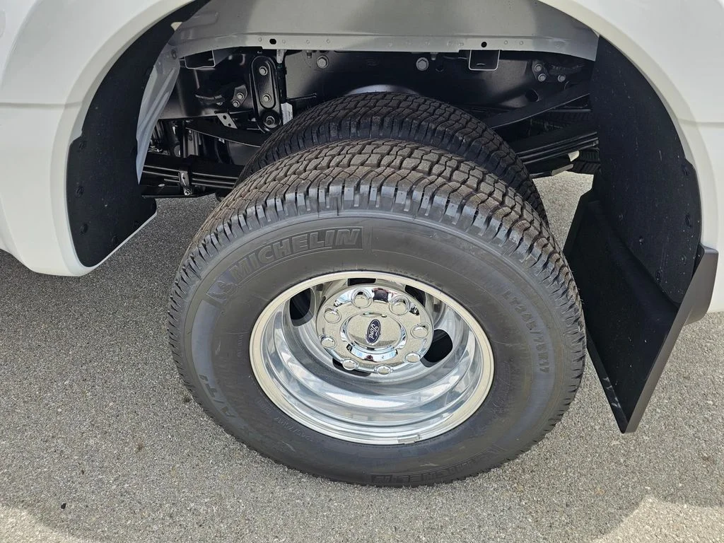 New 2026 Star White Metallic Tri-Coat Ford F-350® Platinum® image 15