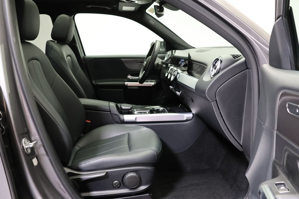 Used 2022 Mountain Gray Metallic Mercedes-Benz GLB 250 image 48