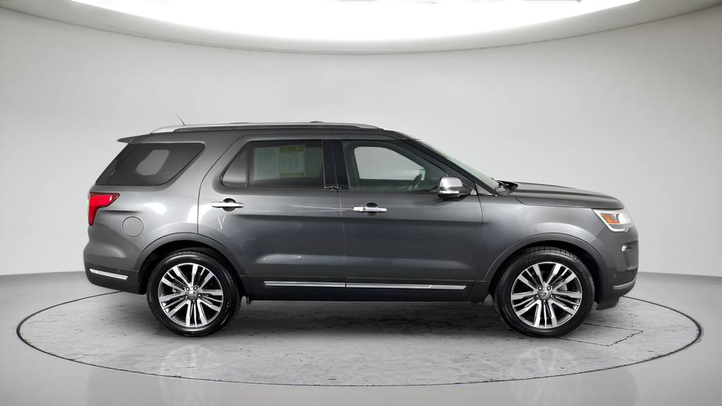 Used 2018 Magnetic Ford Platinum image 2
