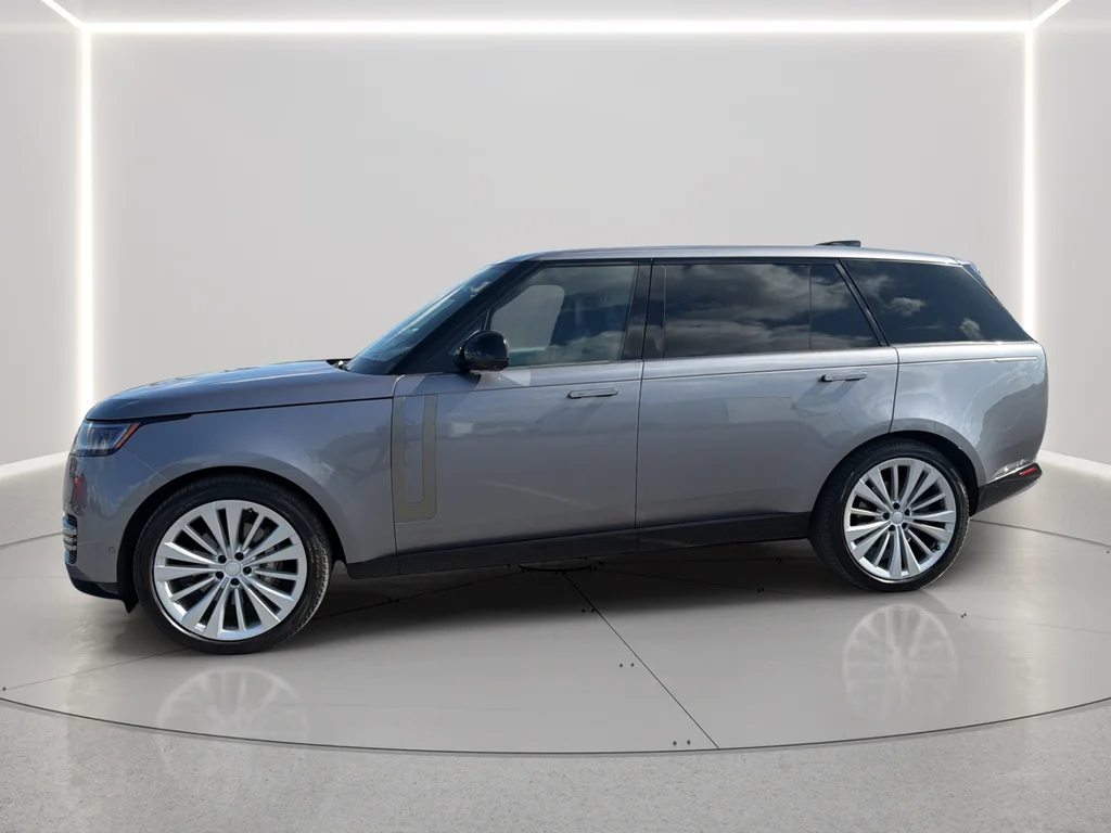 Used 2024 Gray Land Rover SE image 7