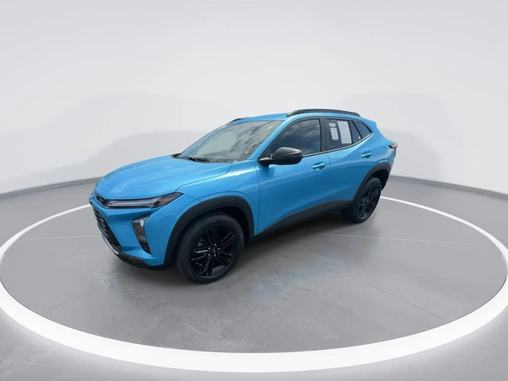 Used 2025 Blue Chevrolet ACTIV image 4