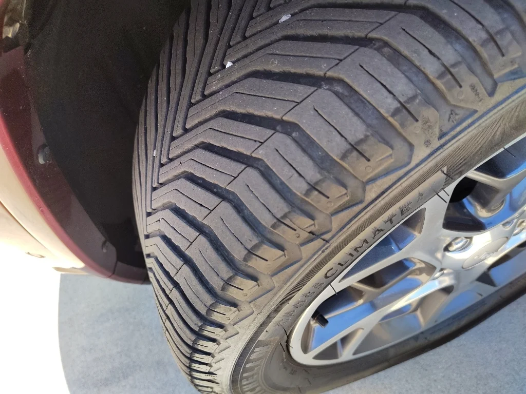 Used 2020 Velvet Red Pearlcoat Jeep Overland image 28