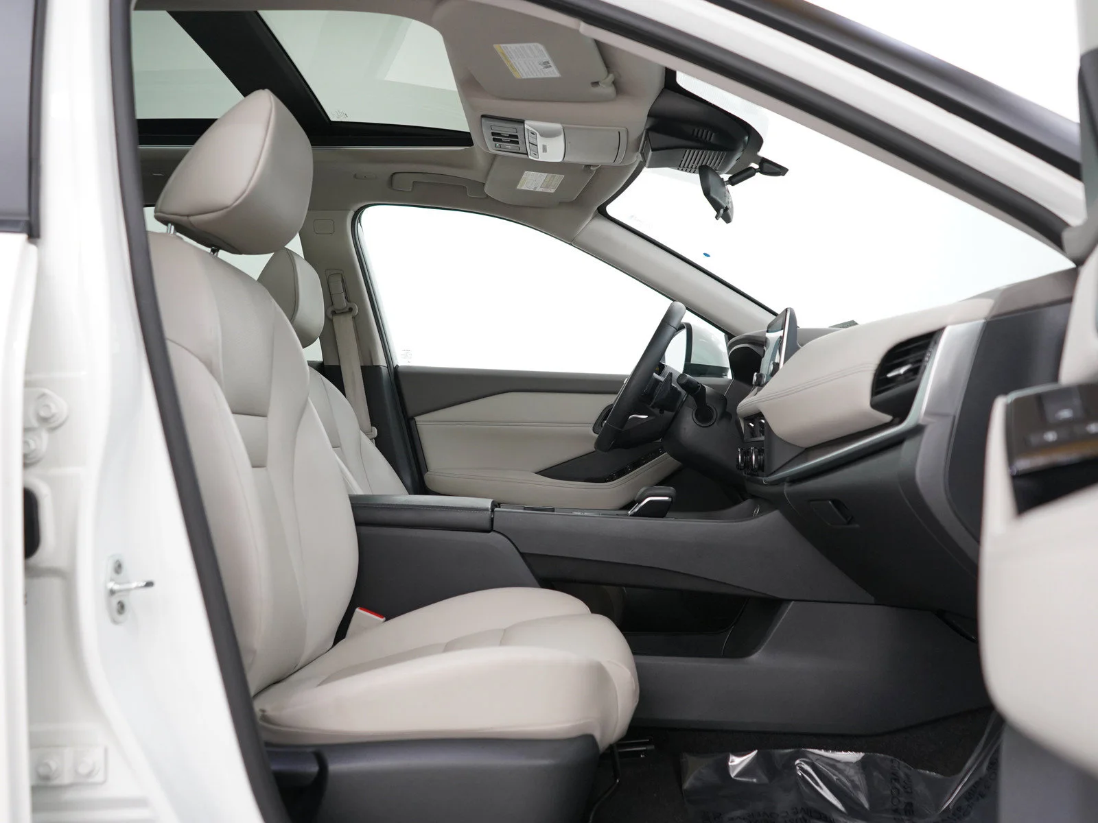 Used 2023 Pearl White Tricoat Nissan SV image 11