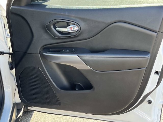 Used 2019 White Jeep Limited image 21