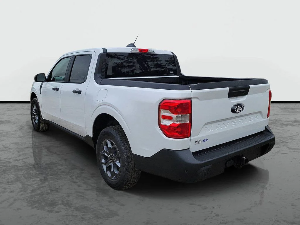 New 2026 Oxford White Ford XLT image 3
