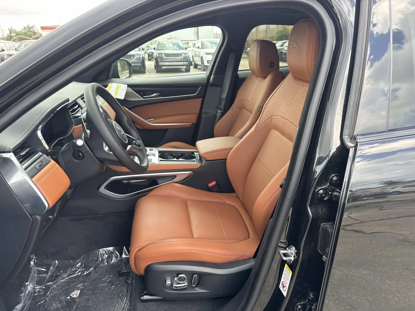 New 2026 Santorini Black Jaguar P400 R-Dynamic S image 10
