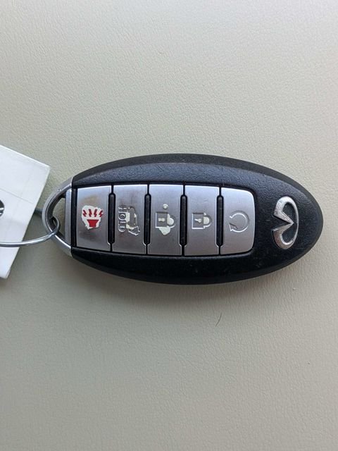 Used 2016 White INFINITI Base image 35