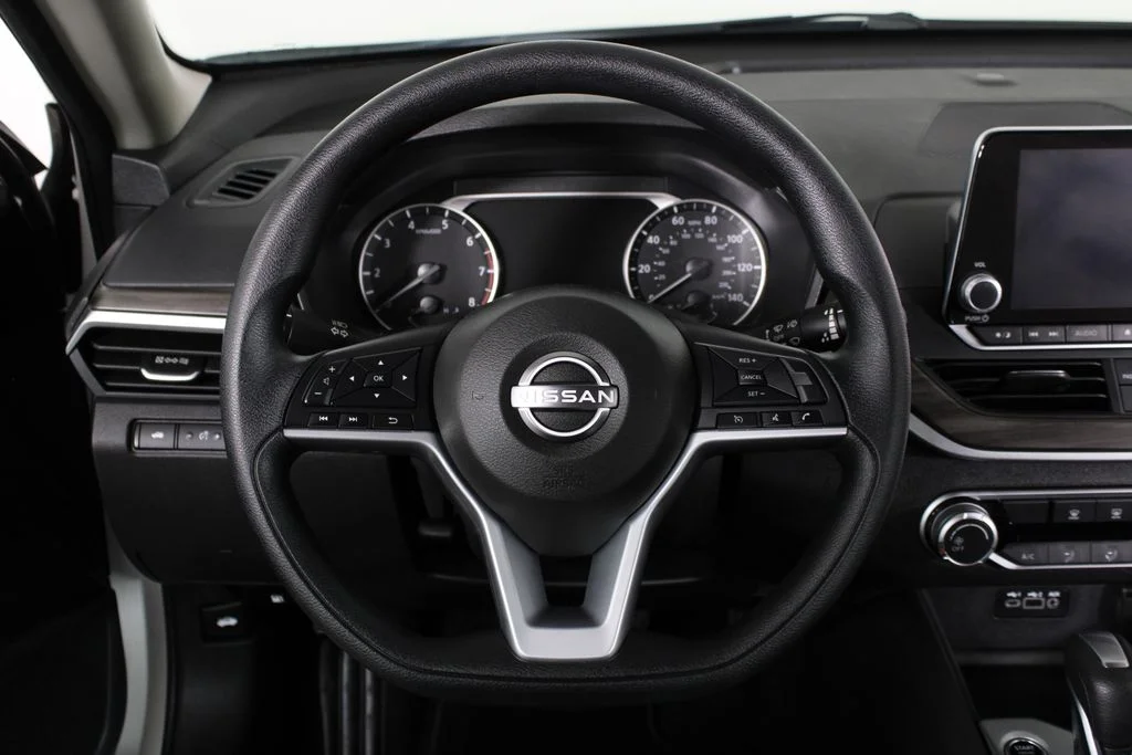 2025 Nissan Altima SV - Photo 21