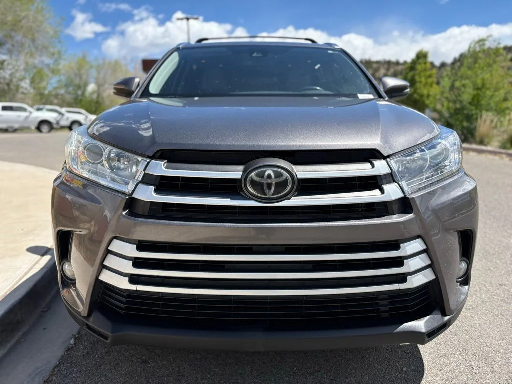 Used 2019 Predawn Gray Mica Toyota XLE image 12