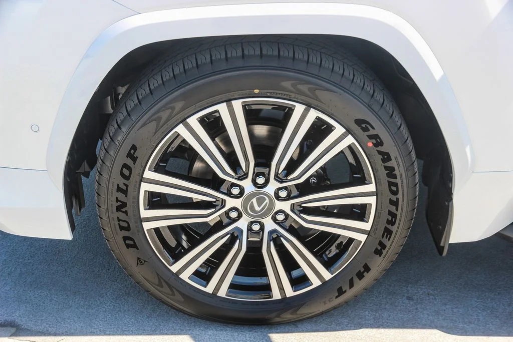 2026 Lexus LX 700h Luxury - Photo 8