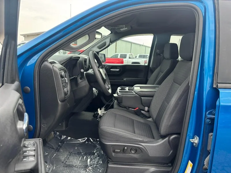 Used 2023 Glacier Blue Metallic Chevrolet Custom image 8