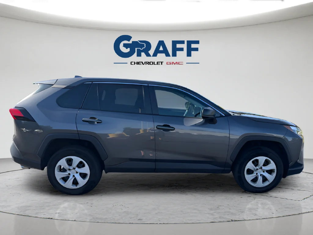 2024 Toyota RAV4 LE - Photo 7