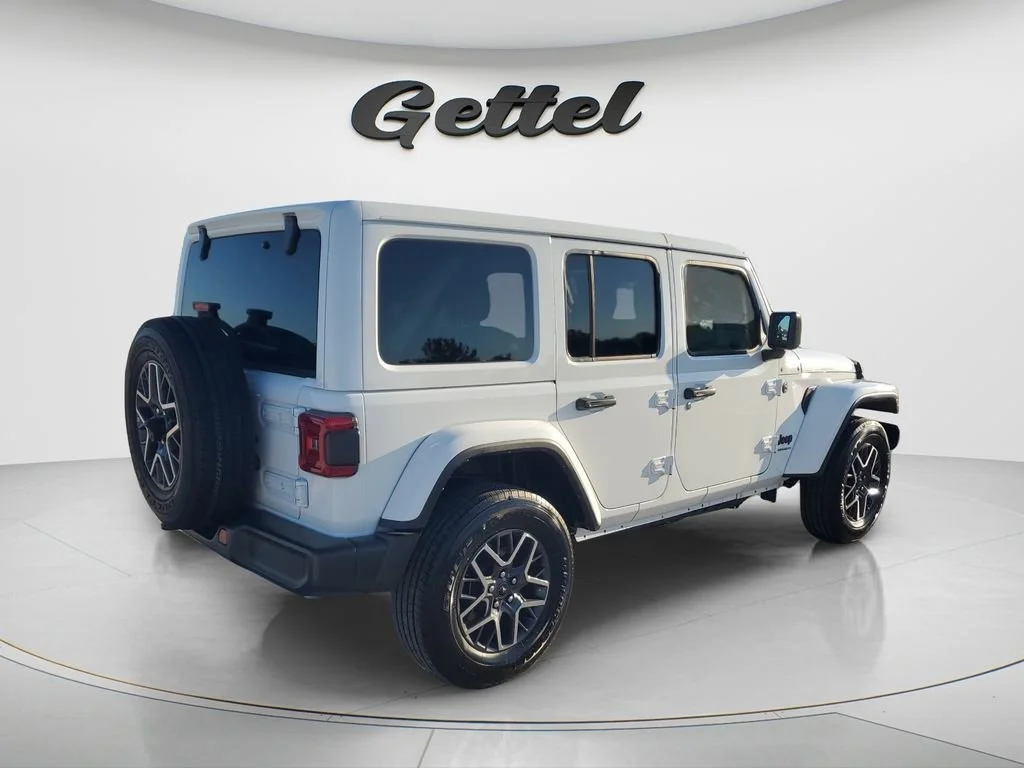 Used 2025 White Jeep 4-Door Sahara 4x4 image 5