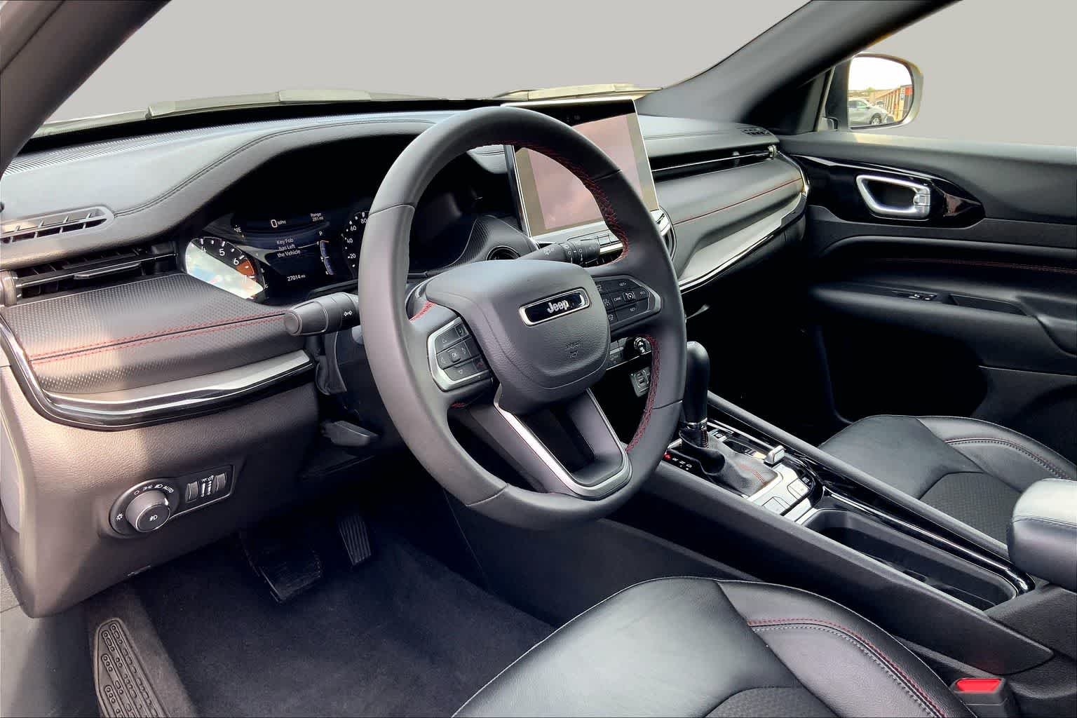 Used 2025 Bright White Clearcoat Jeep Trailhawk image 17