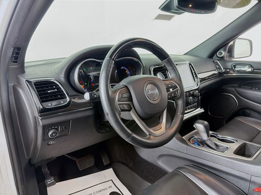 Used 2019 Ivory 3-Coat Jeep Overland image 9