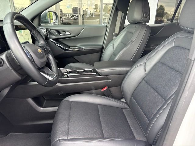 Used 2025 White Chevrolet LT image 4