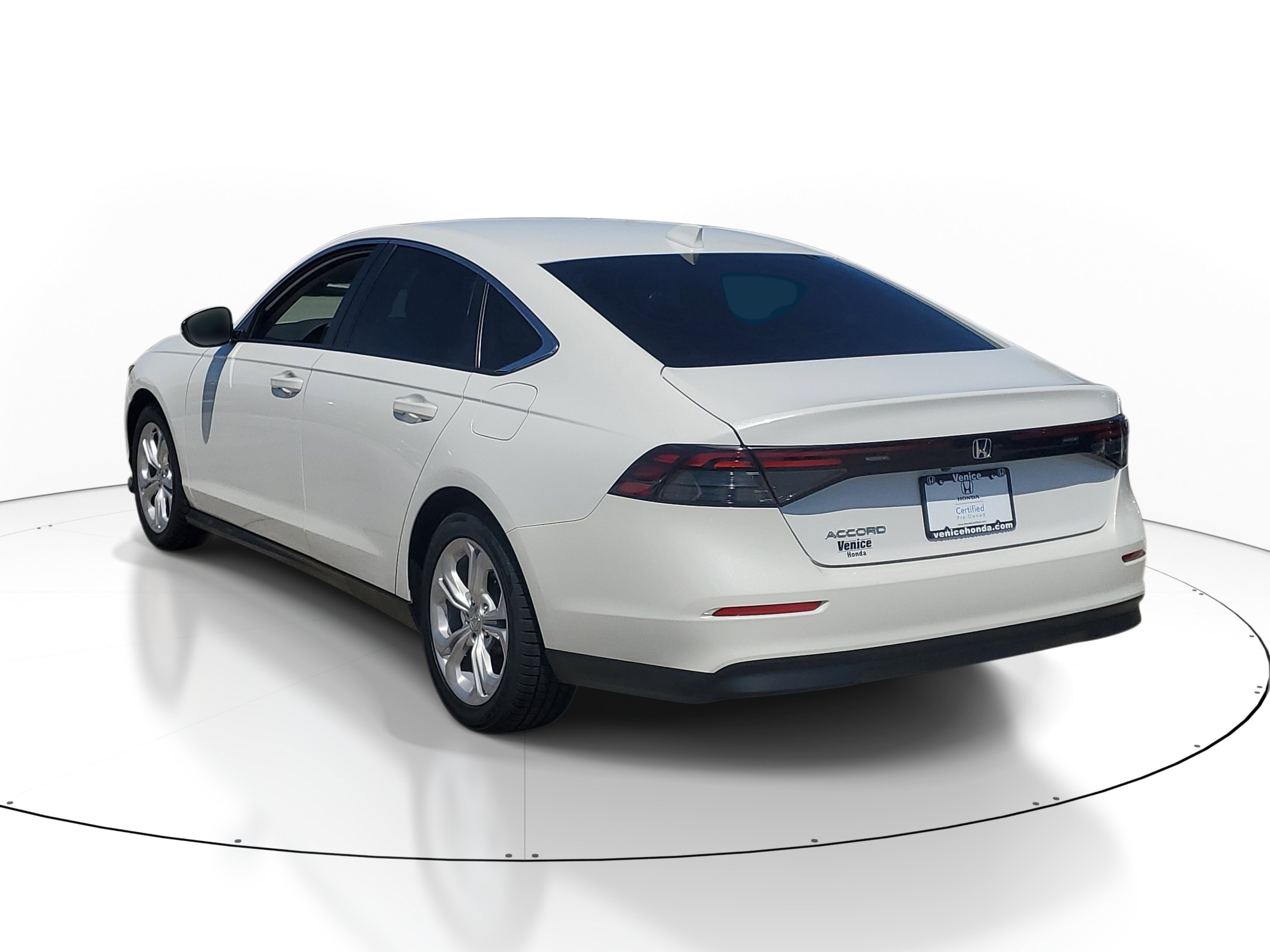 Used 2023 White Honda LX image 3