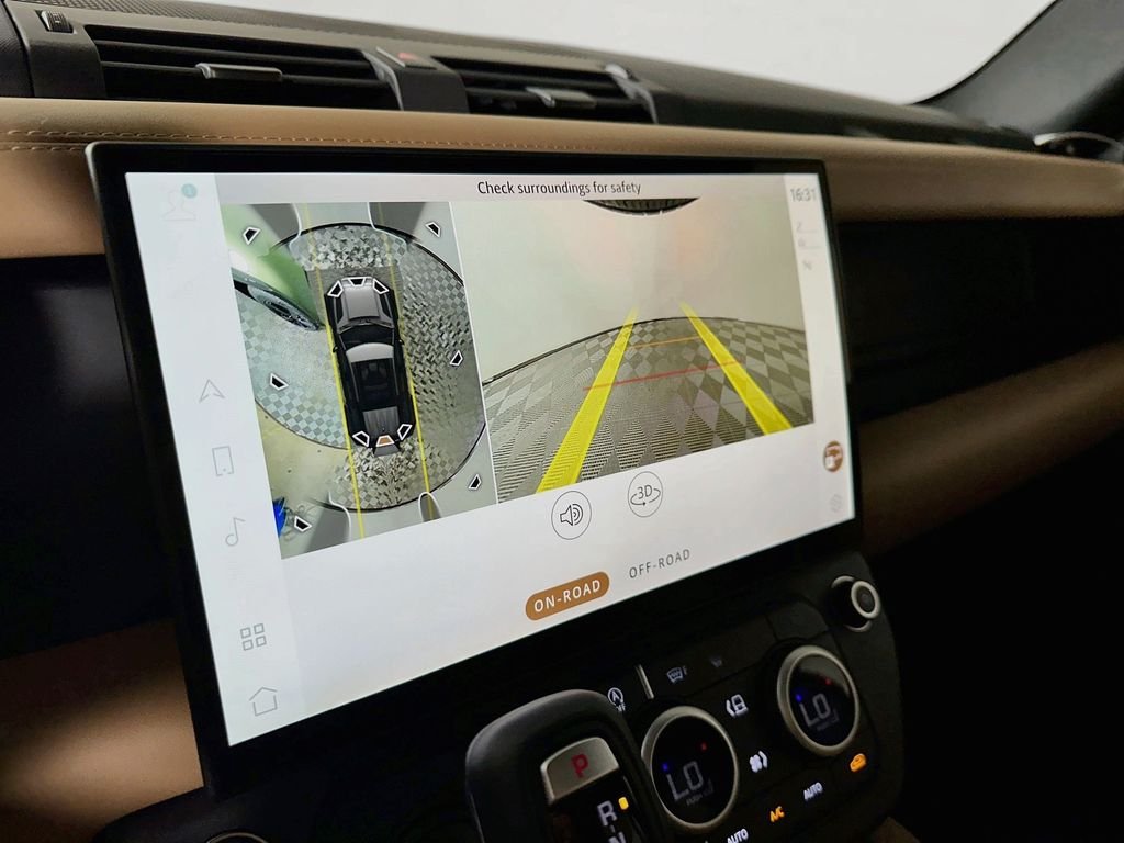 New 2026 Woolstone Green Land Rover X-Dynamic SE image 19