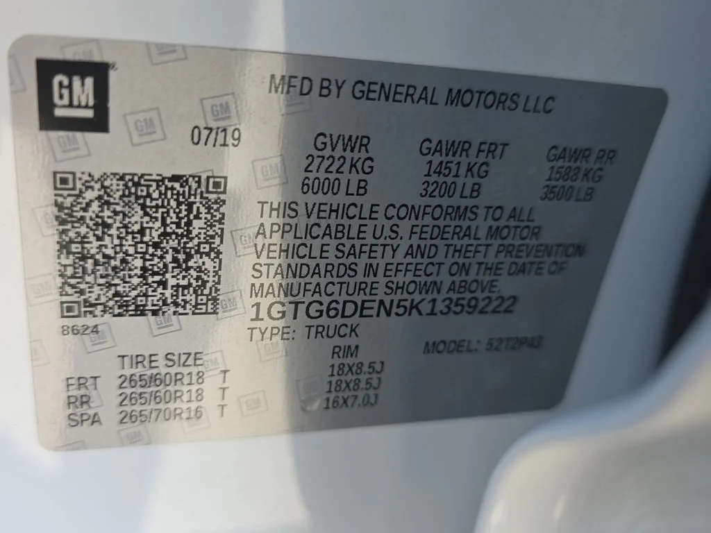 Used 2019 White GMC SLT image 21